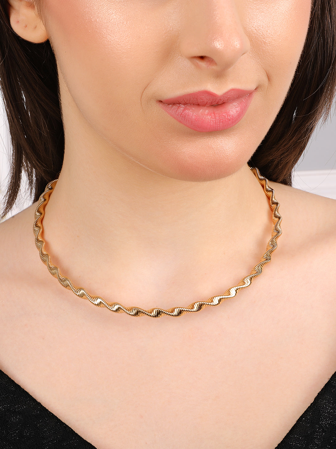 Stunning Golden Twisted Chain Necklace