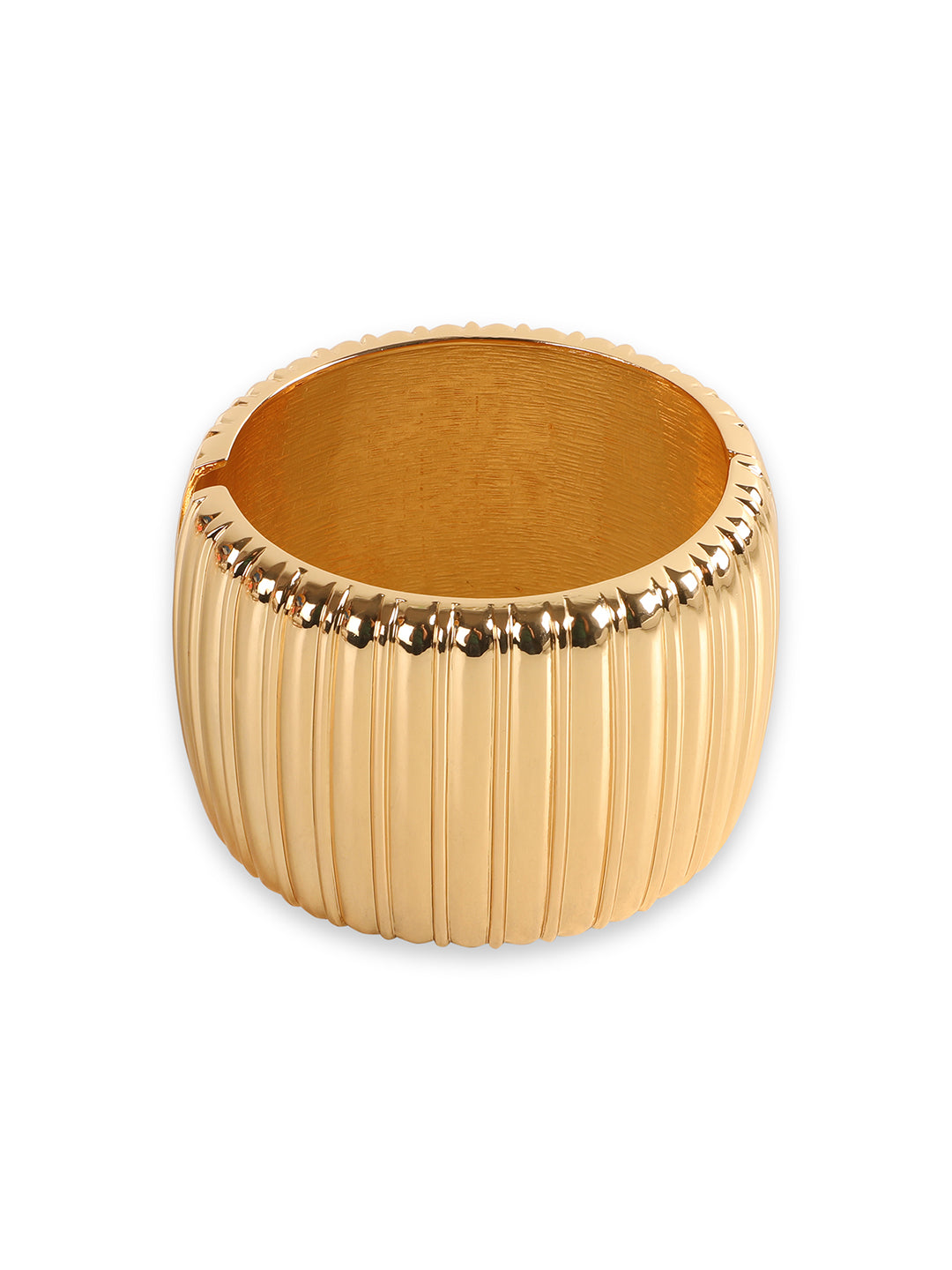 Notable Golden Round Bracelet