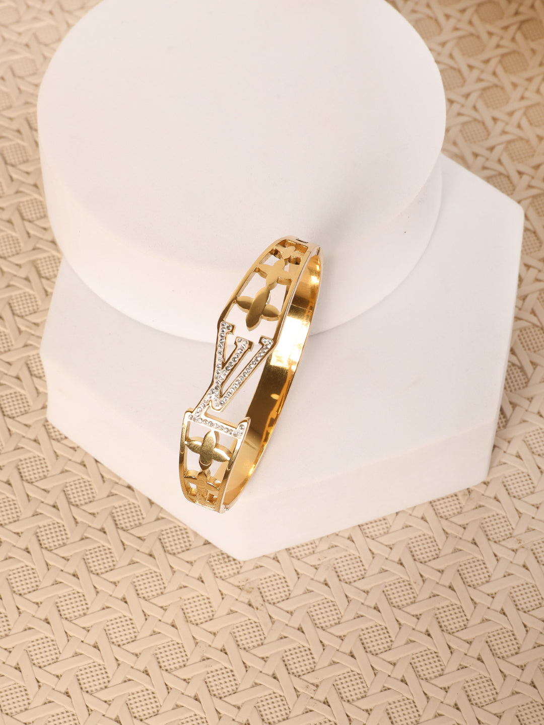 Gracious Golden V&L Bracelet