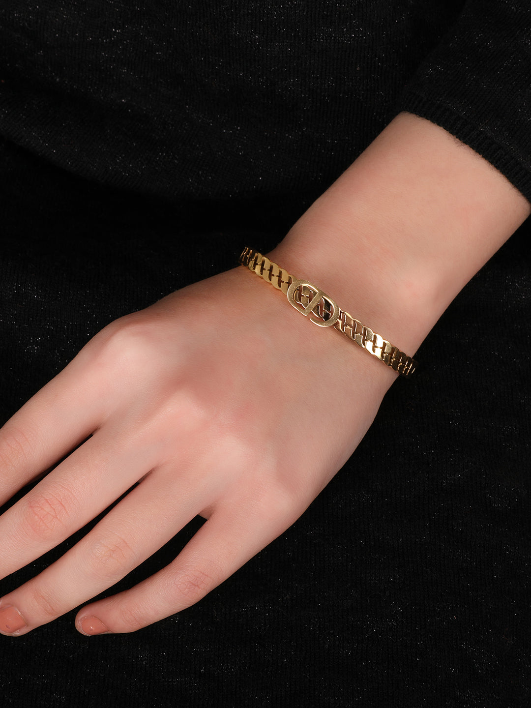 Gracious Golden Twisted Bracelet
