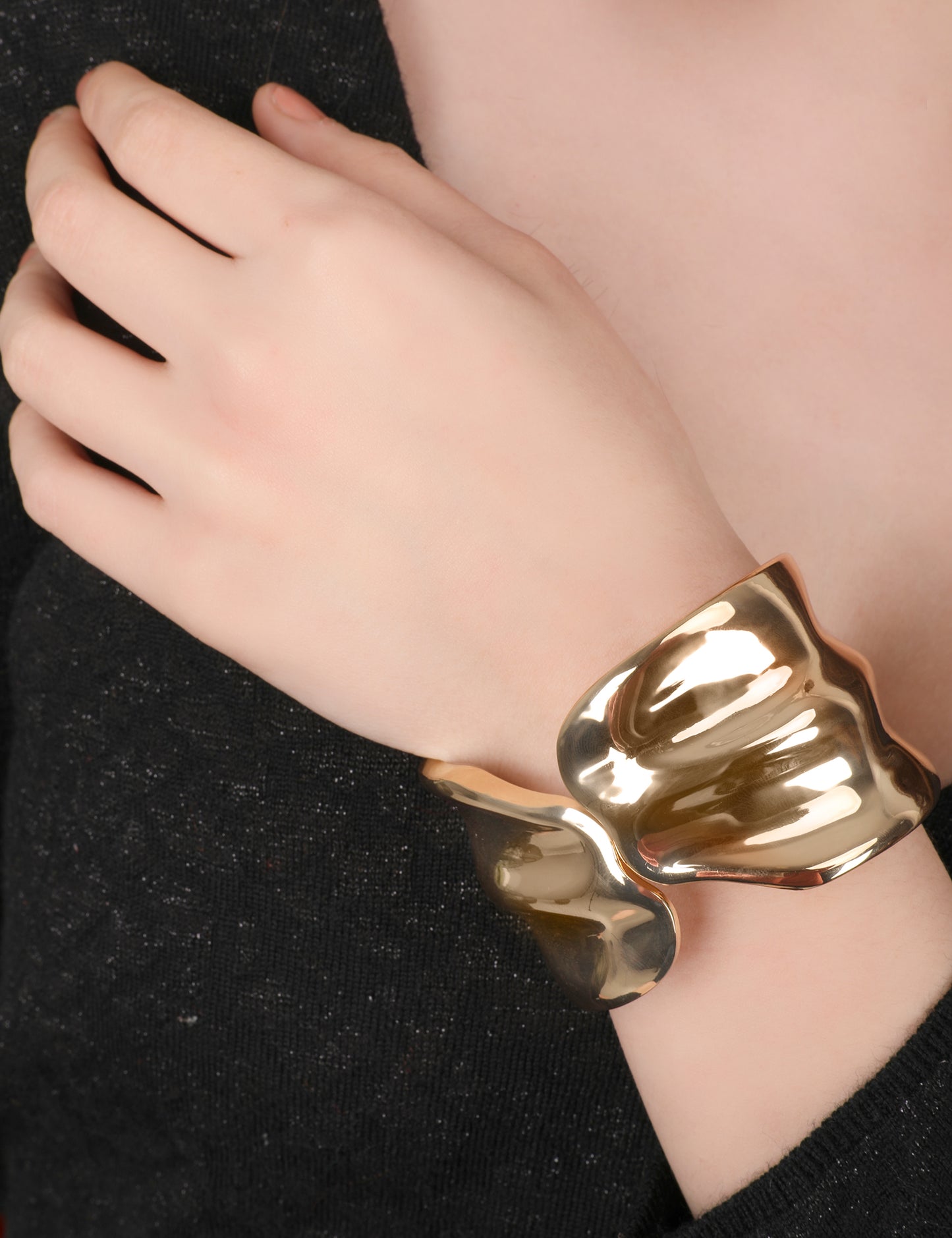 Kraze Stylish Shiny Golden Bracelet