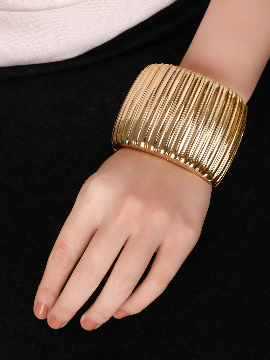 Notable Golden Round Bracelet