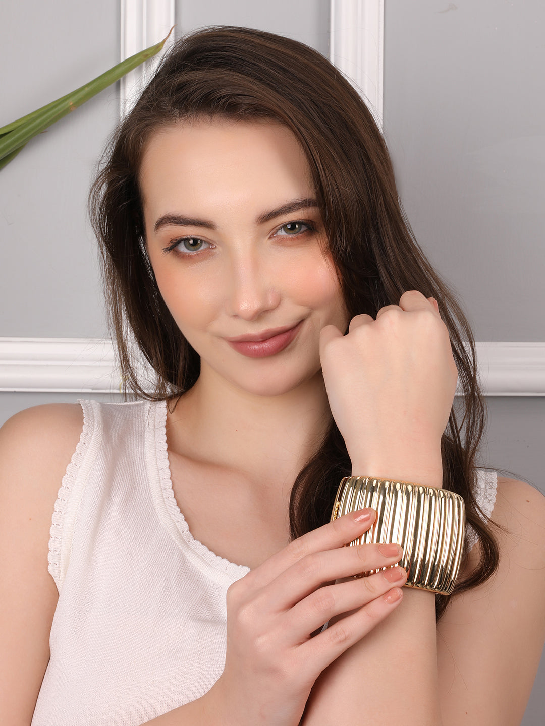 Notable Golden Round Bracelet