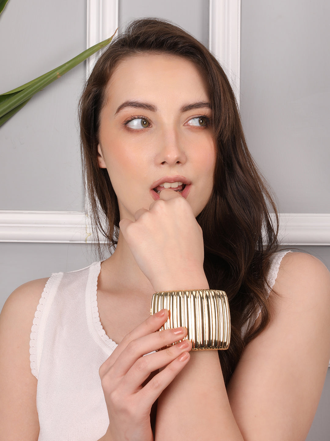 Notable Golden Round Bracelet
