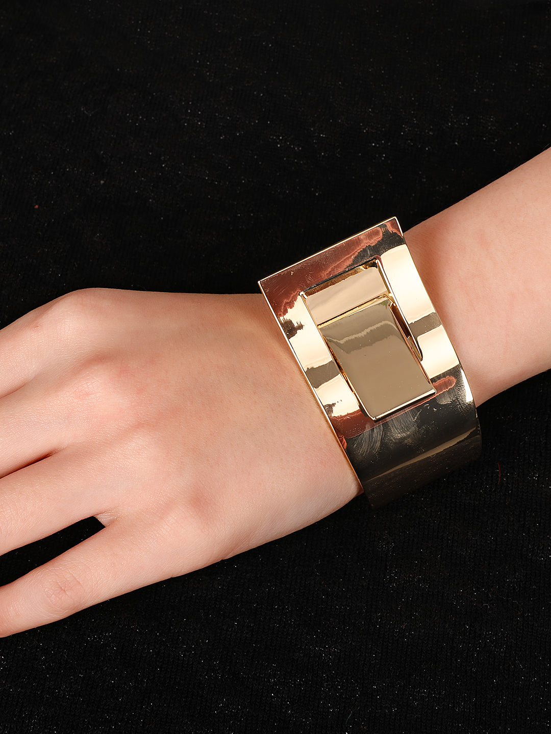 Elegance Golden Bracelet
