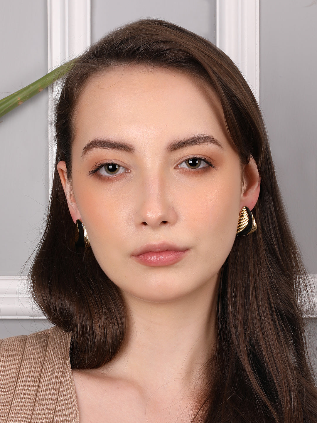 Kraze Gold Black Triangle Earring