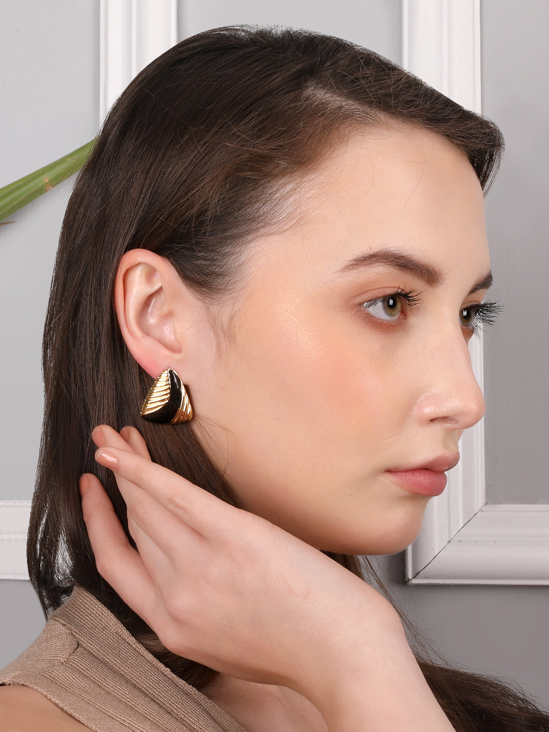 Kraze Gold Black Triangle Earring