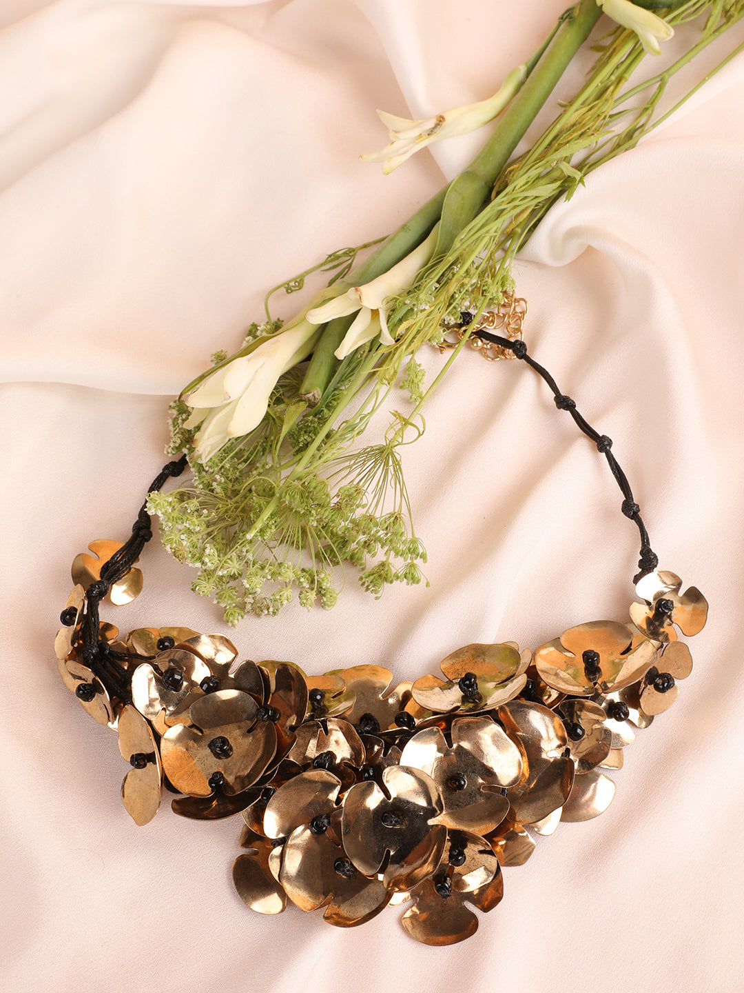 Glamorous Floral Petal Metal Necklace
