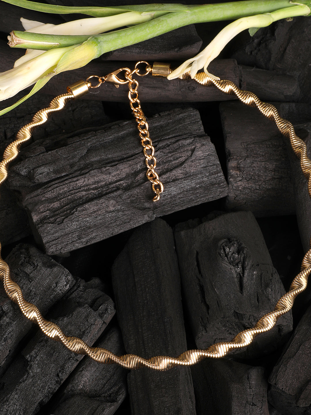 Stunning Golden Twisted Chain Necklace