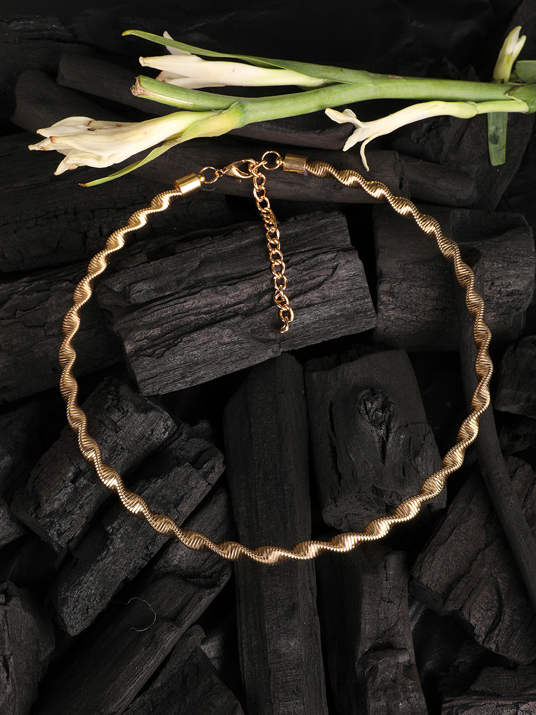 Stunning Golden Twisted Chain Necklace