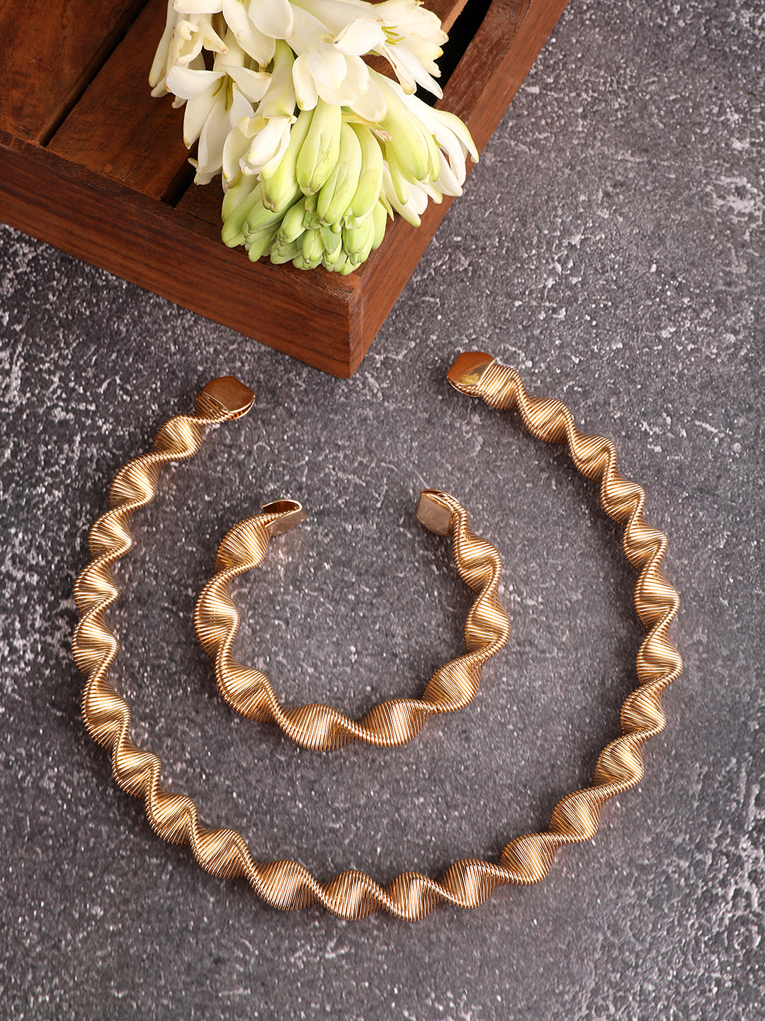 Kraze Spiral Twisted Necklace & Bracelet Set