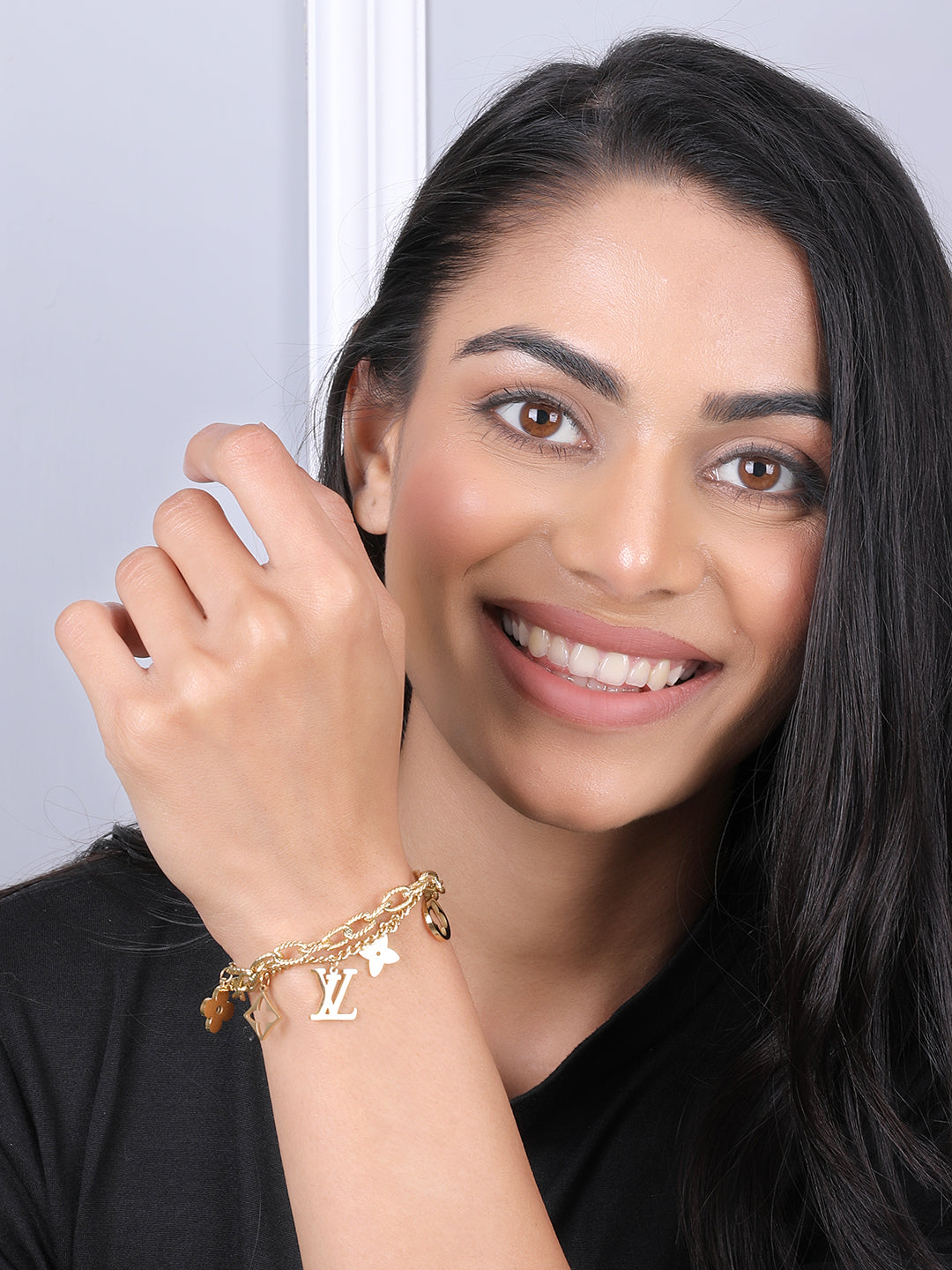 Kraze Glorious Golden Attractive Bracelet