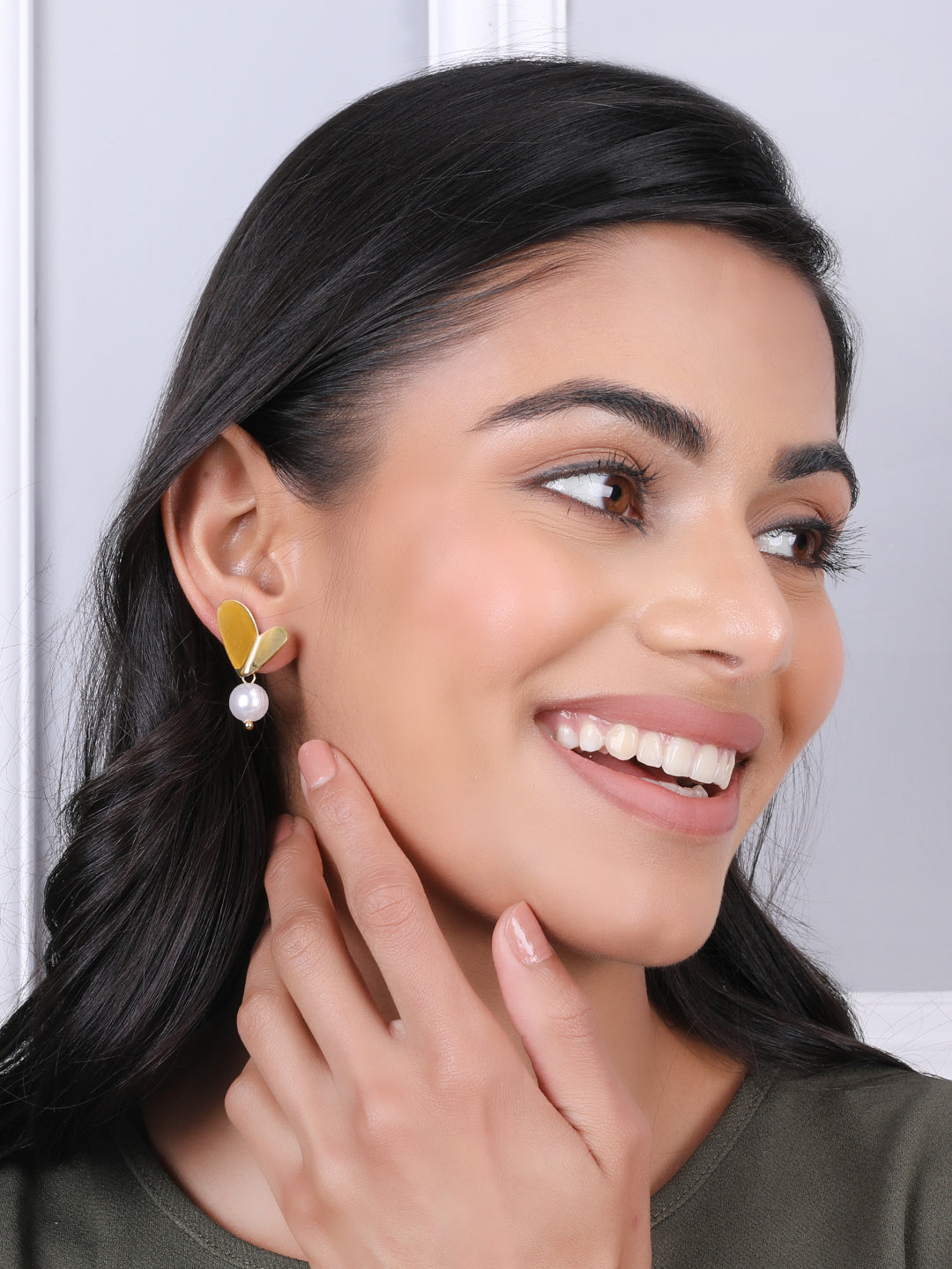 Kraze Golden Heart Pearl Earrings