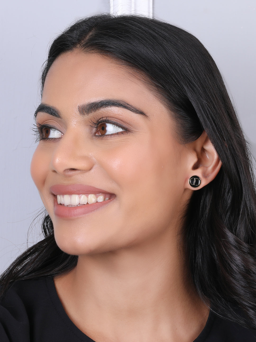 Noble Black & Gold Round Earrings