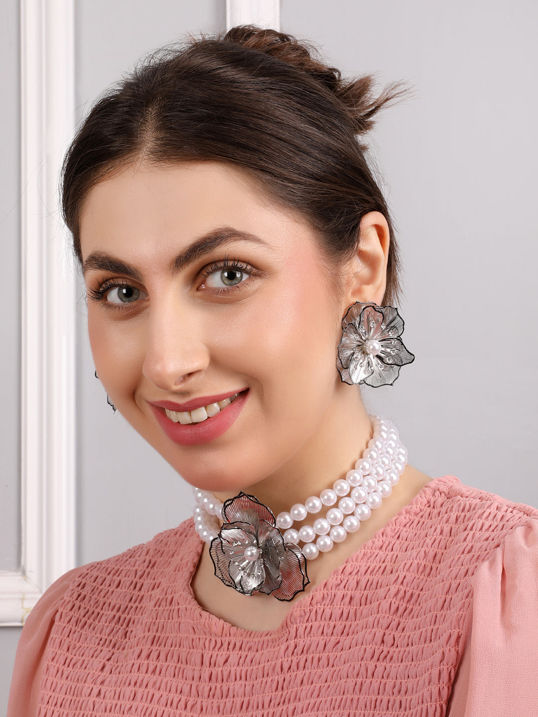 Kraze Lustrous Petal Pearl Shine Necklace