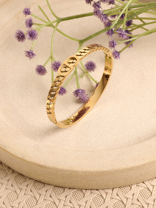 Gracious Golden Twisted Bracelet