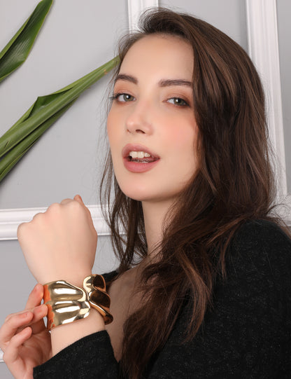 Kraze Stylish Shiny Golden Bracelet
