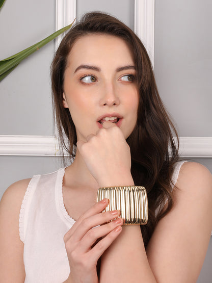 Notable Golden Round Bracelet