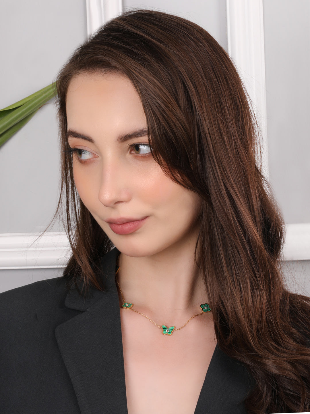 Floral Charm Sleek Pendant