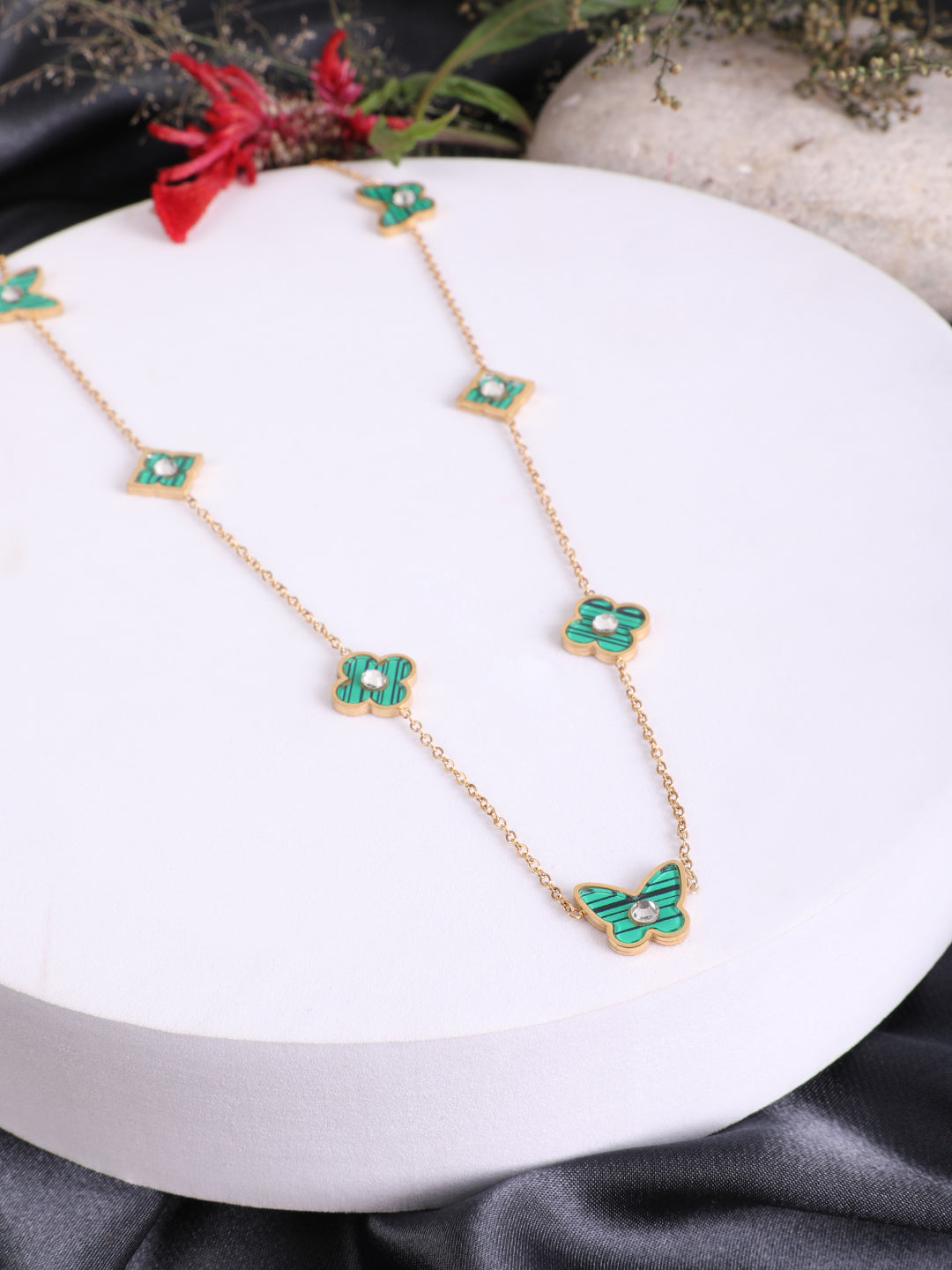 Floral Charm Sleek Pendant