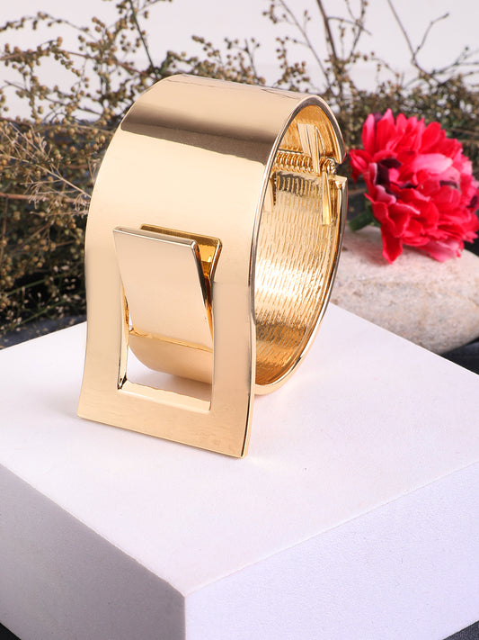 Elegance Golden Bracelet