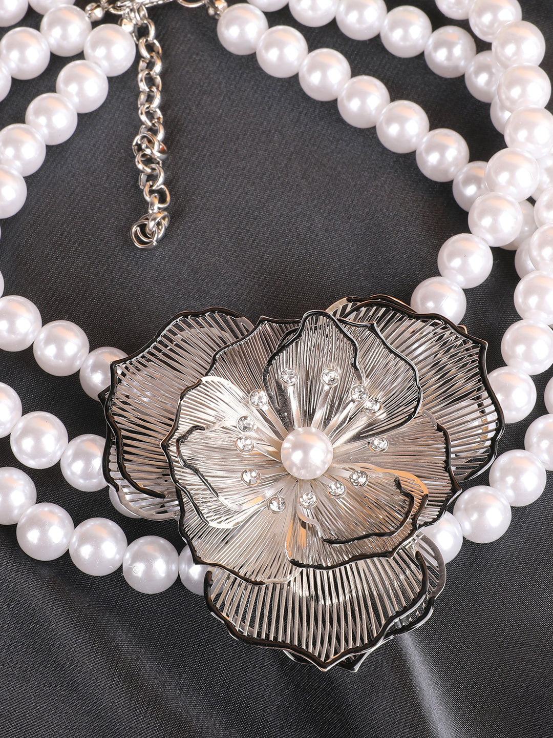 Kraze Lustrous Petal Pearl Shine Necklace