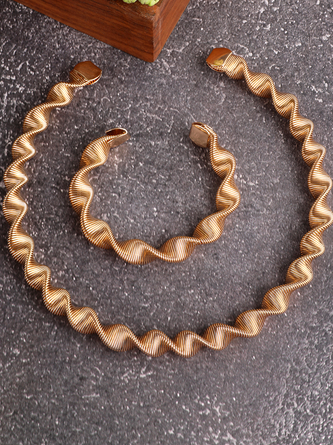 Kraze Spiral Twisted Necklace & Bracelet Set
