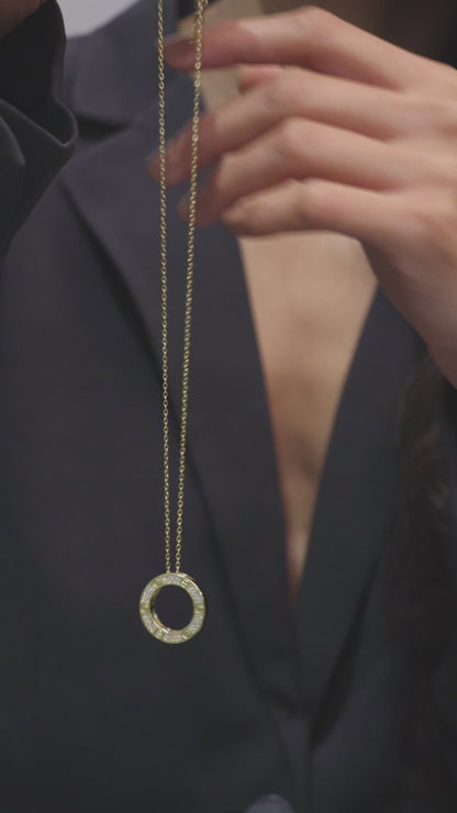 Kraze Golden Round Pendant
